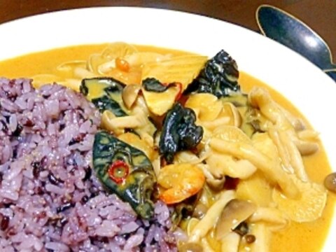 カレーペーストとココナッツミルクで簡単!タイカレー